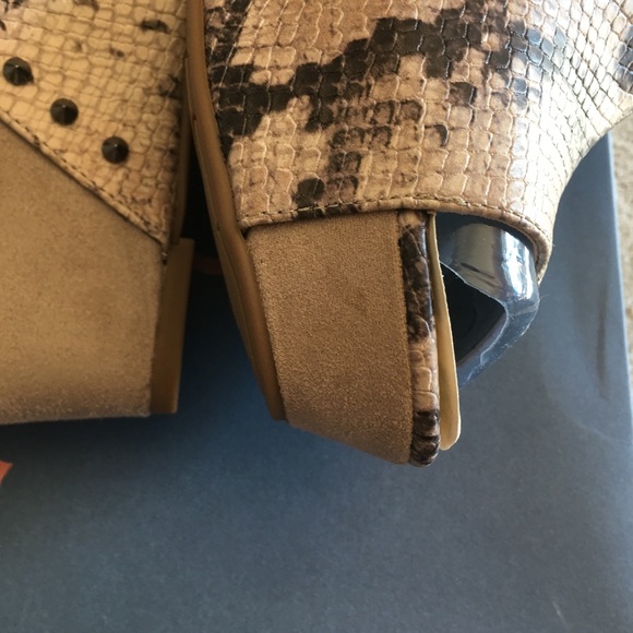 Carlos by Carlos Santana Marcia Snake Print Wedge Sandal 10 - Picture 9 of 12